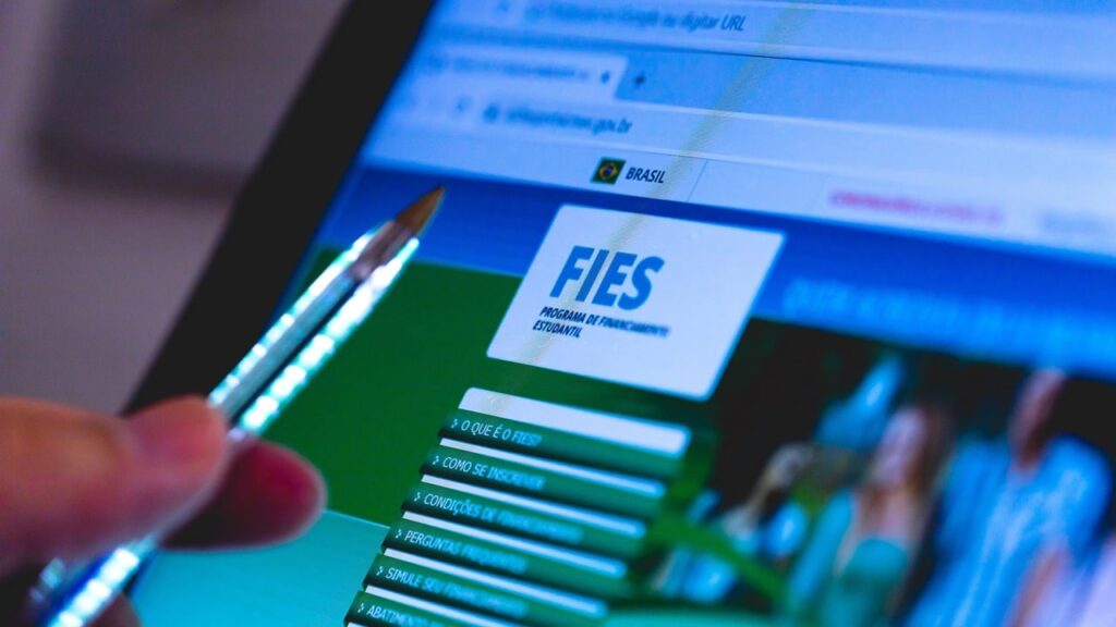 FIES: entenda como financiar a sua graduação
