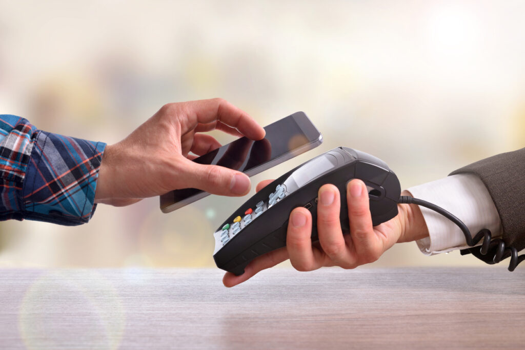 Pix por aproximação: entenda a nova forma prática de pagar compras
